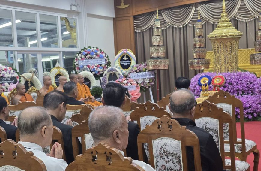 บุคลากรมหาวิทยาลัยมหามกุฏราชวิทยาลัย วิทยาเขตมหาวชิราลงกรณราชวิทยาลัย ร่วมเป็นเจ้าภาพสวดพระอภิธรรมศพ